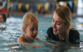 Choosing the Right Swimming Lesson Style for Your Child Group Private or Crash Course