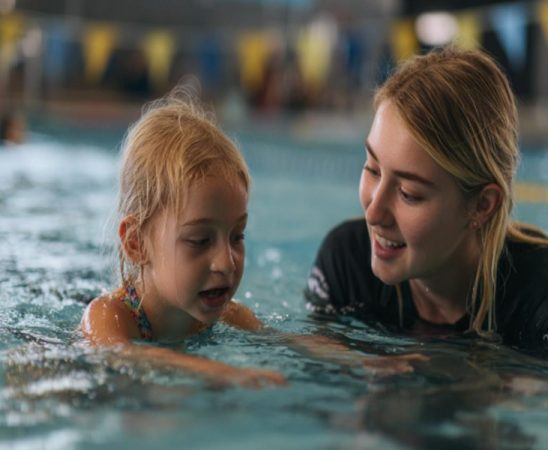 Choosing the Right Swimming Lesson Style for Your Child Group Private or Crash Course